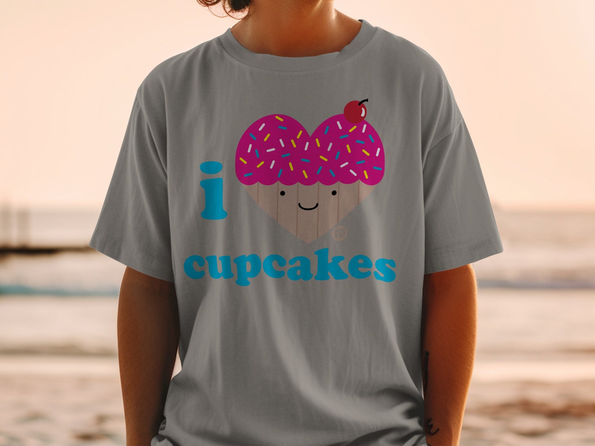 I Love Cupcakes Cute Graphic T-Shirt