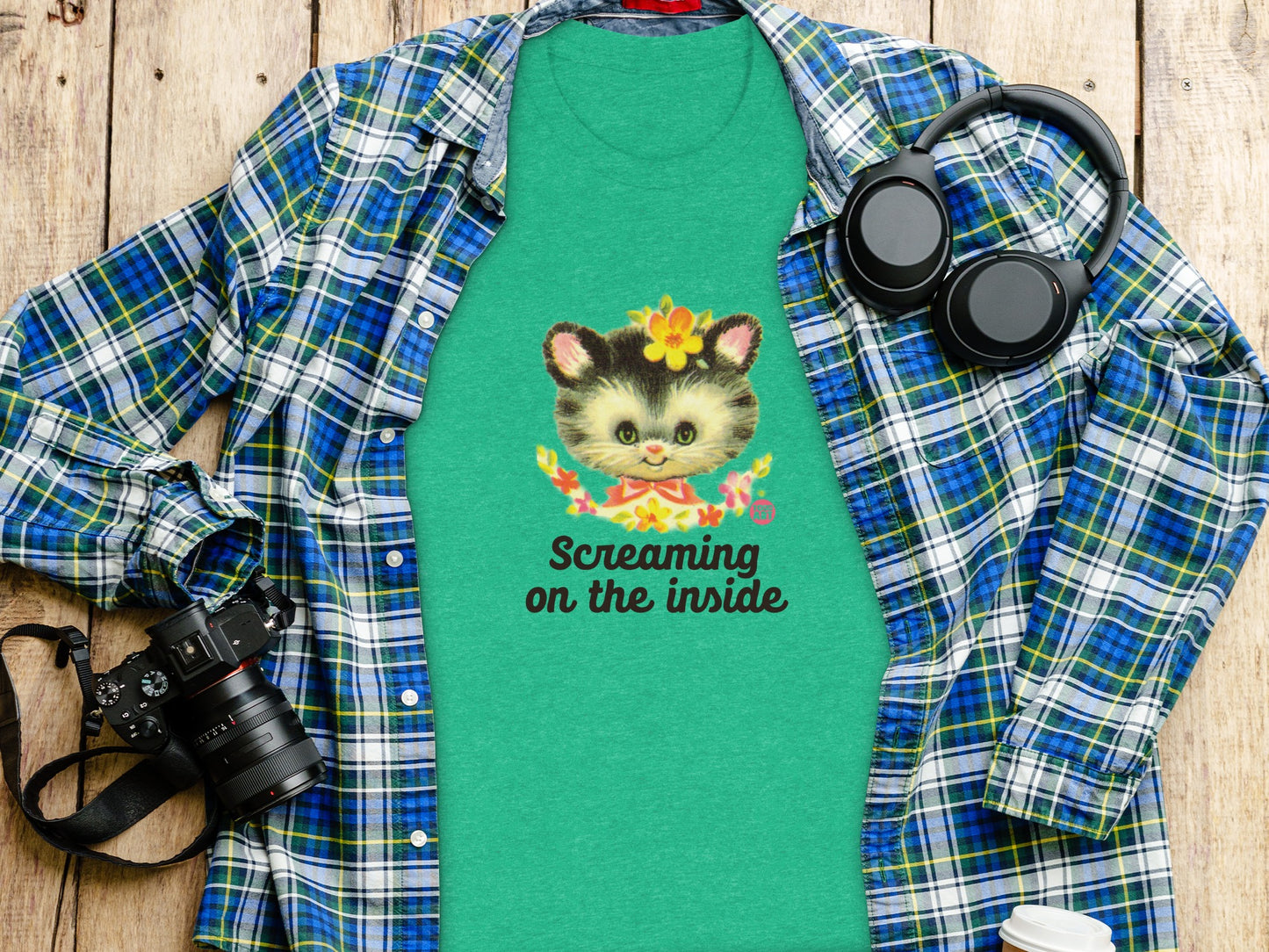 Screaming on the inside cat graphic t-shirt product