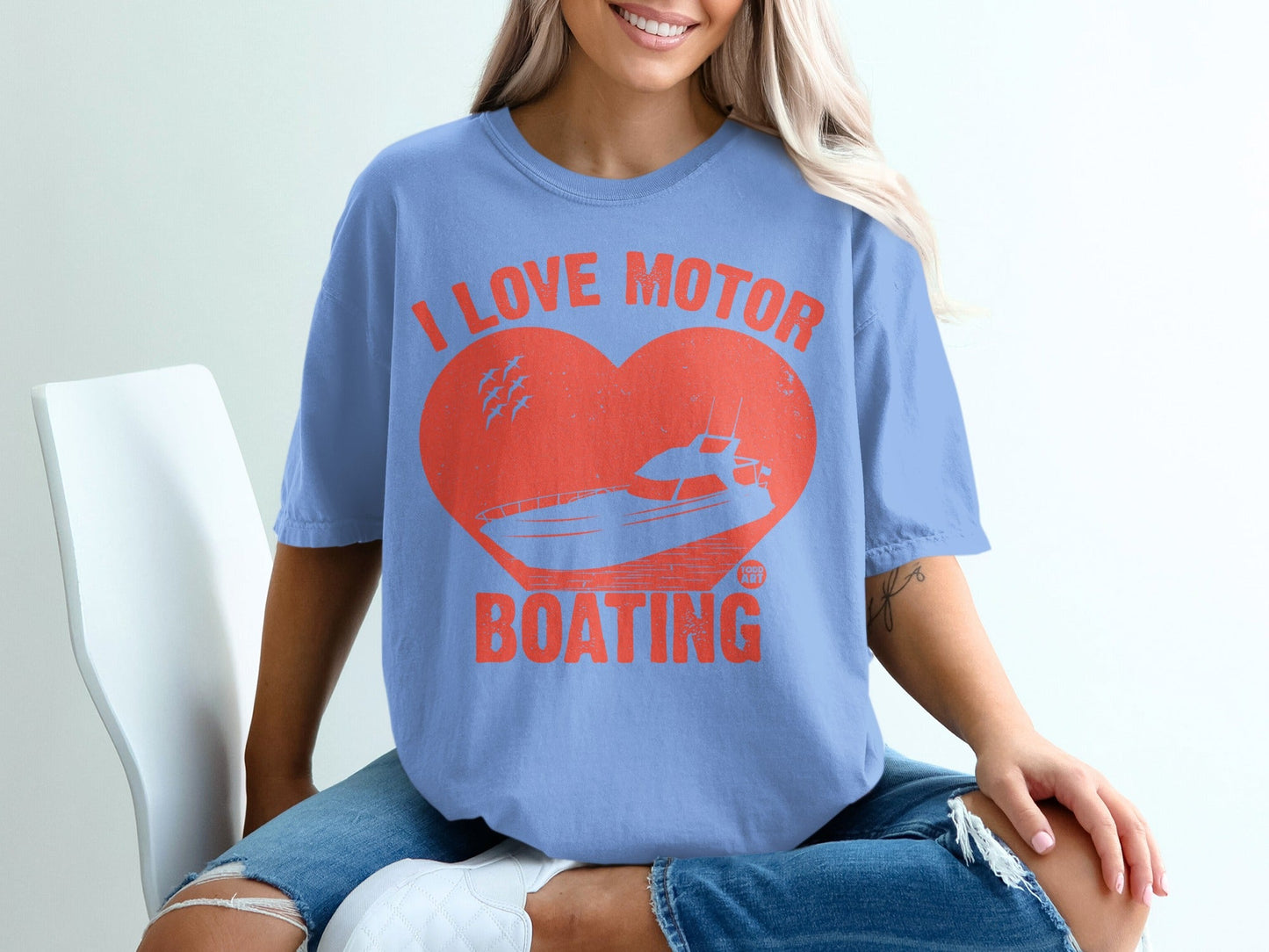 I Love Motor Boating Graphic Tee with Heart Design