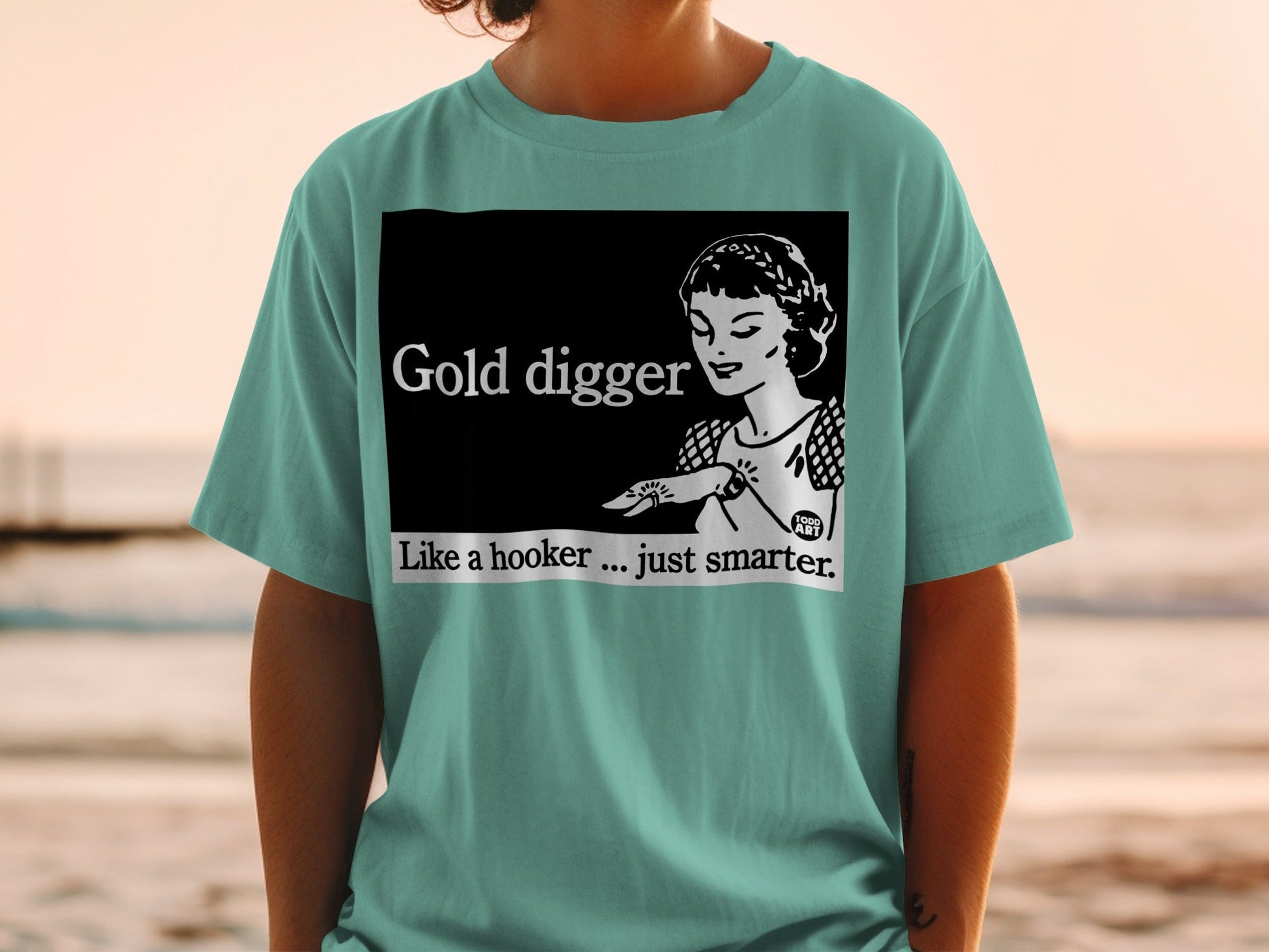 T-shirt with text "Gold digger. Like a hooker... just smarter."