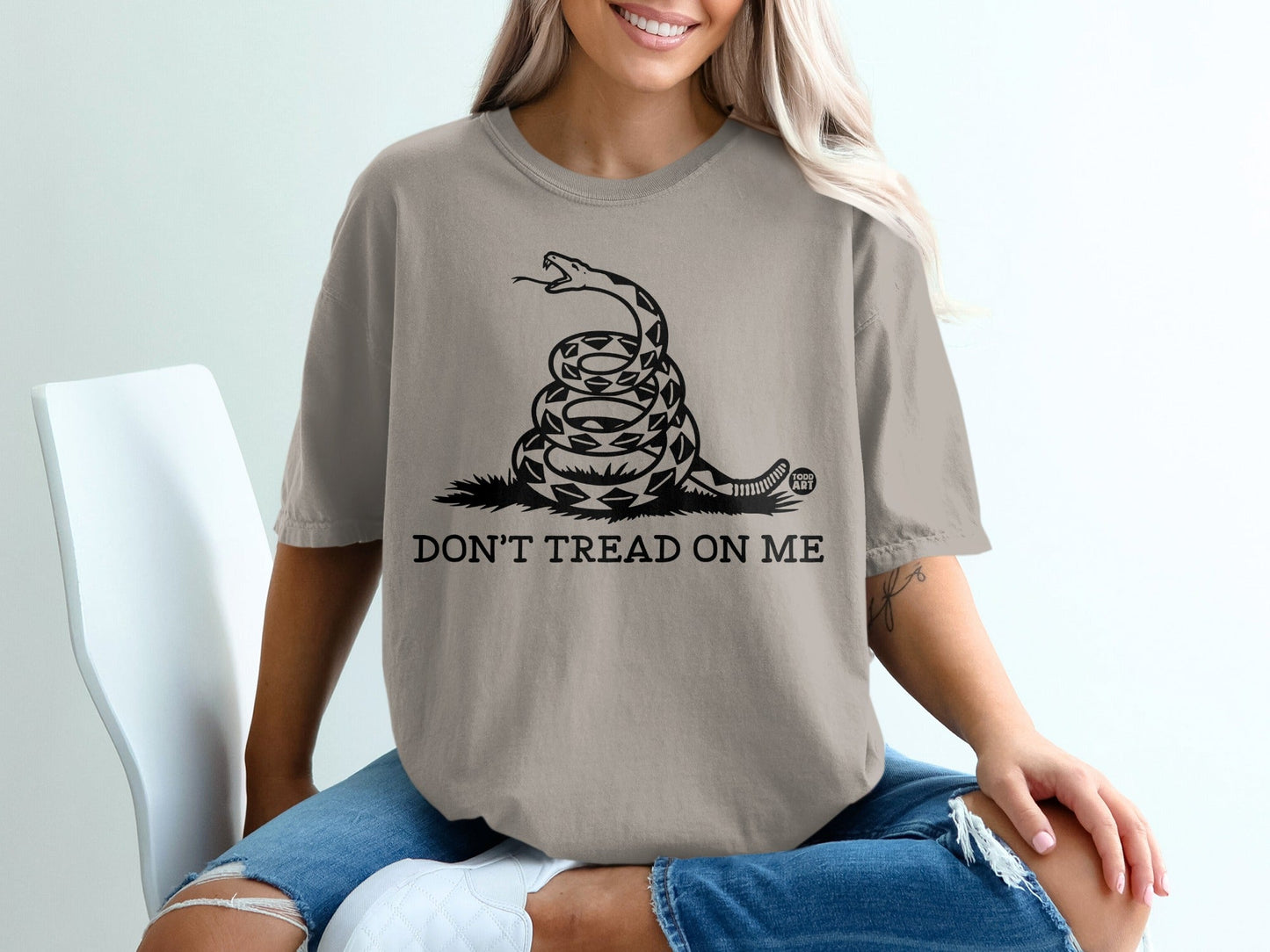T-shirt with coiled snake and "DON'T TREAD ON ME" text.