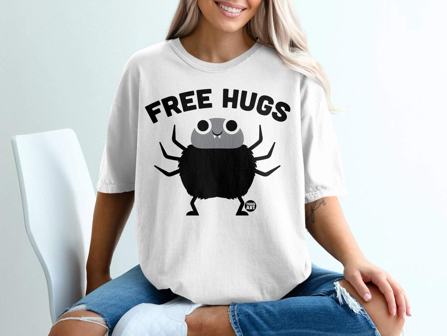 Free Hugs Spider Graphic Funny Unisex T-Shirt