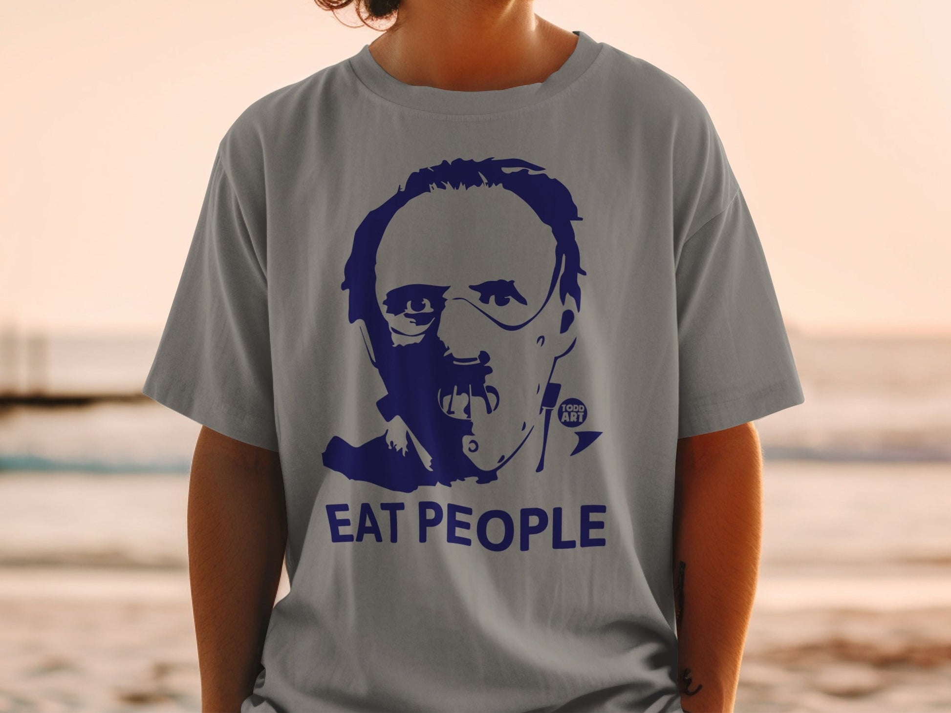 Gray t-shirt with Hannibal Lecter illustration and "EAT PEOPLE" text.