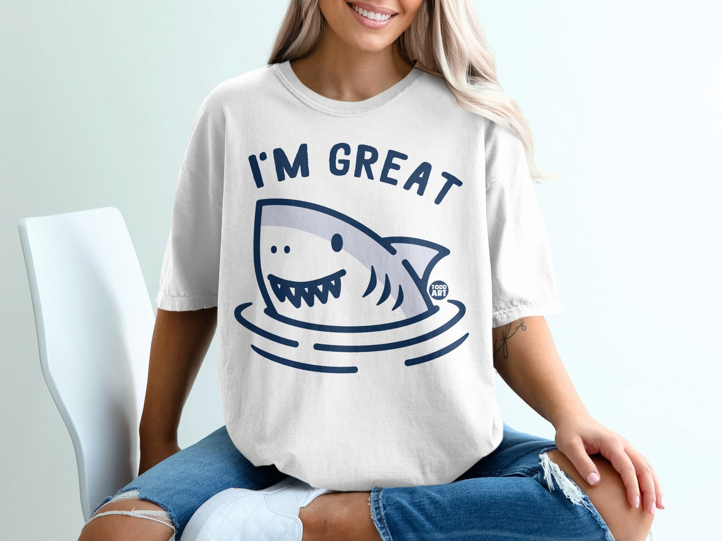 T-shirt with cartoon shark and "I'M GREAT" text.