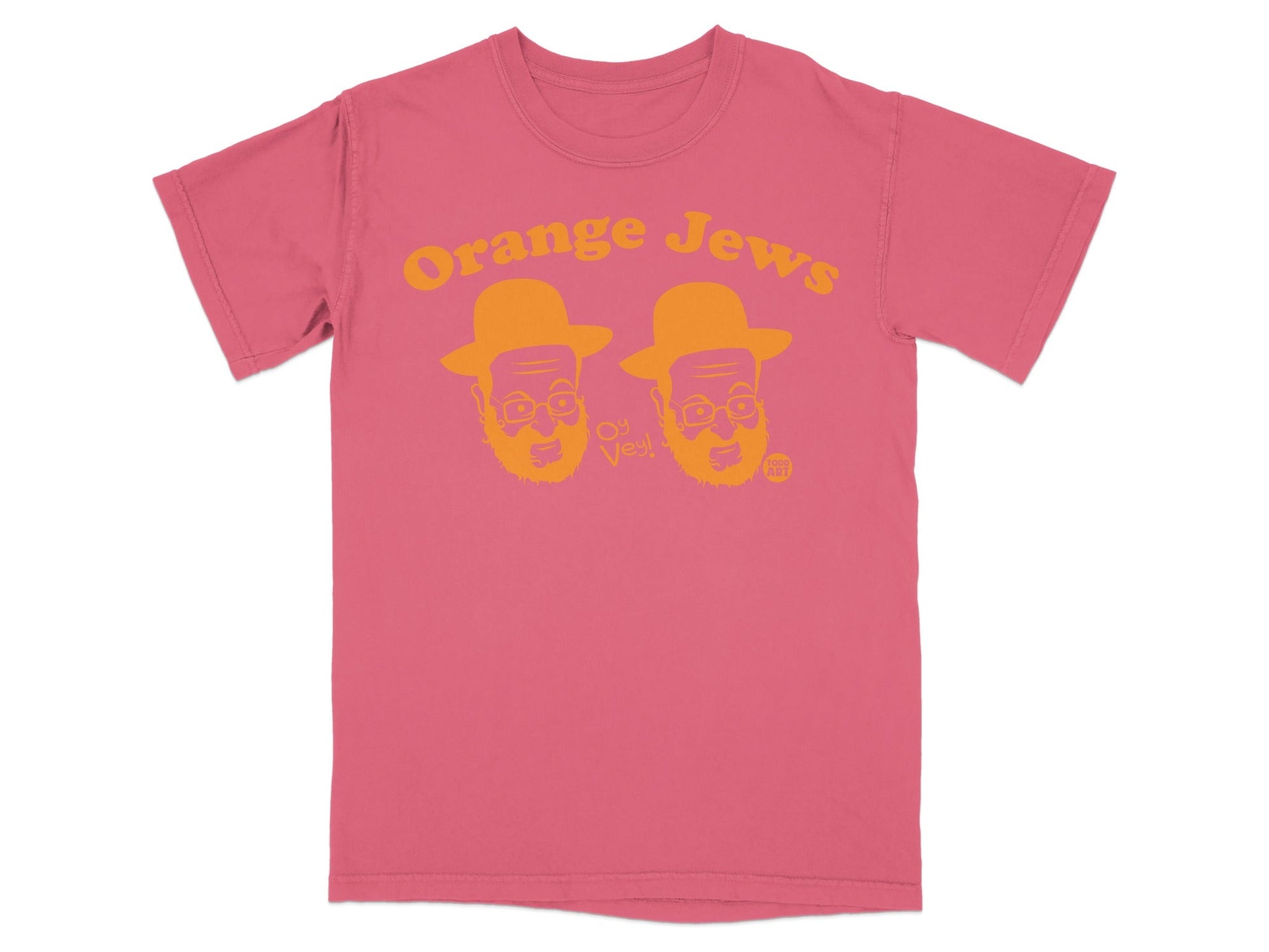 Two orange cartoon heads with hats and glasses on a pink t-shirt.