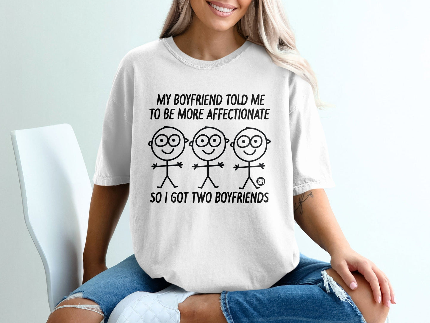 T-shirt with stick figures and text "SO I GOT TWO BOYFRIENDS".