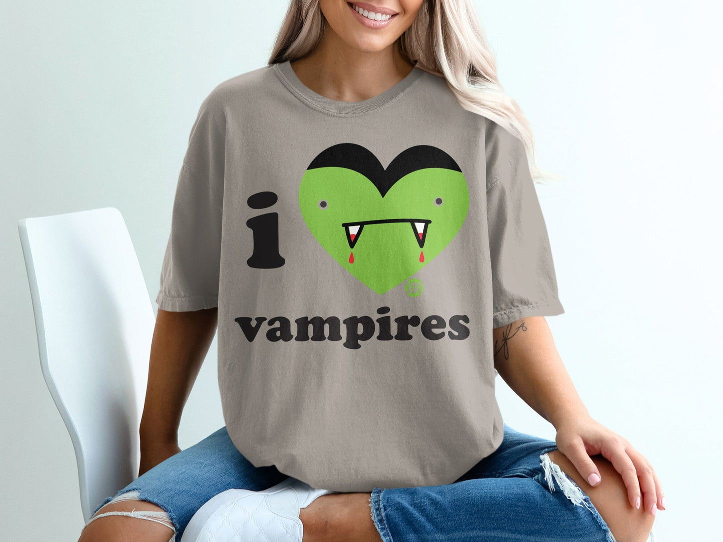 I Heart Vampires Graphic Tee for Fans of Vampires